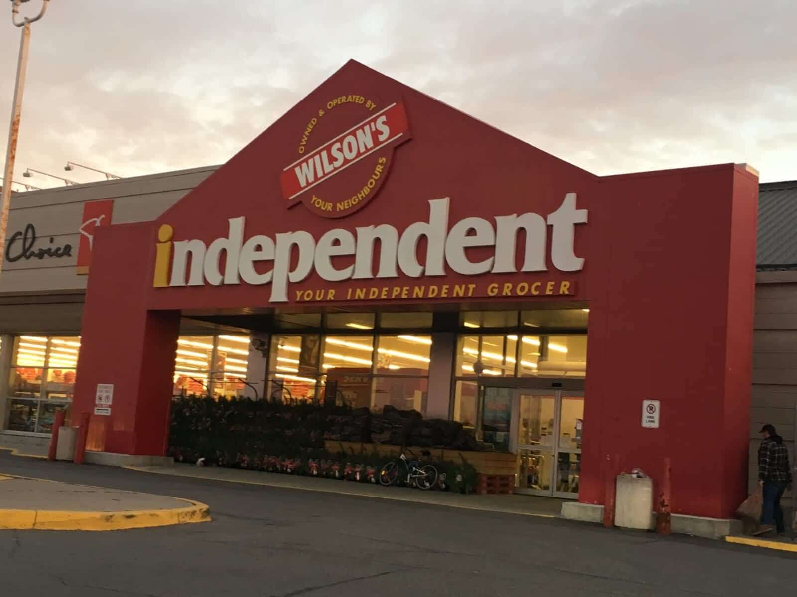 Independent Grocers Outside